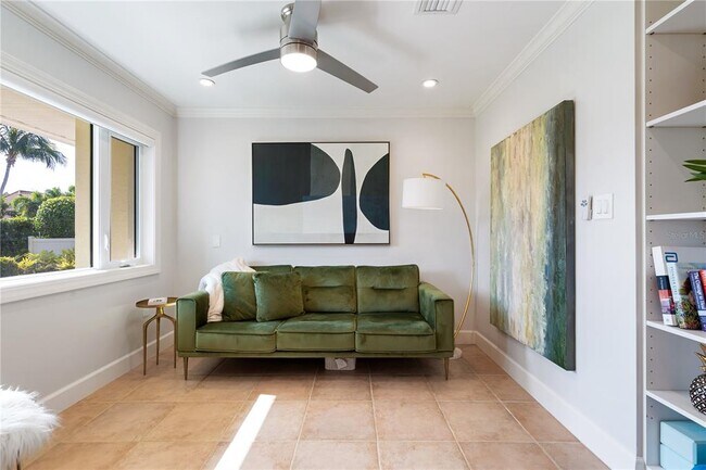 Building Photo - 606 Owl Way