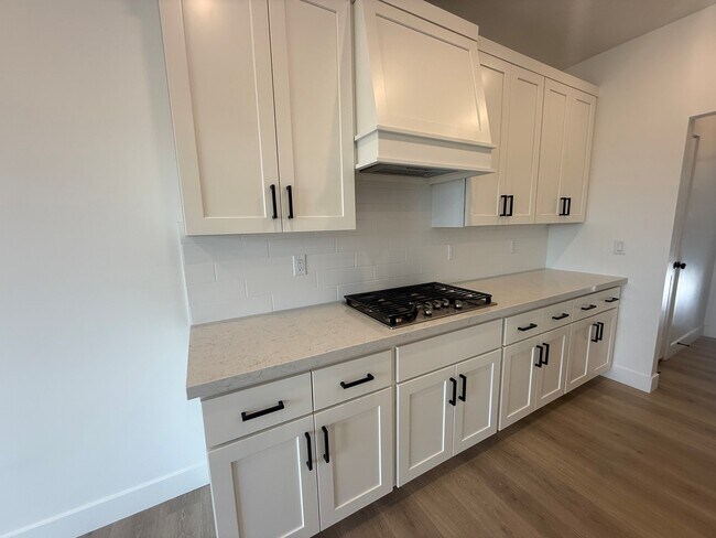 Building Photo - Mapleton TownHome