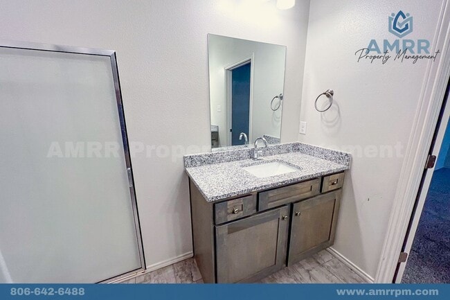 Building Photo - Rare 2 Bedroom Townhome in Wolfforth!