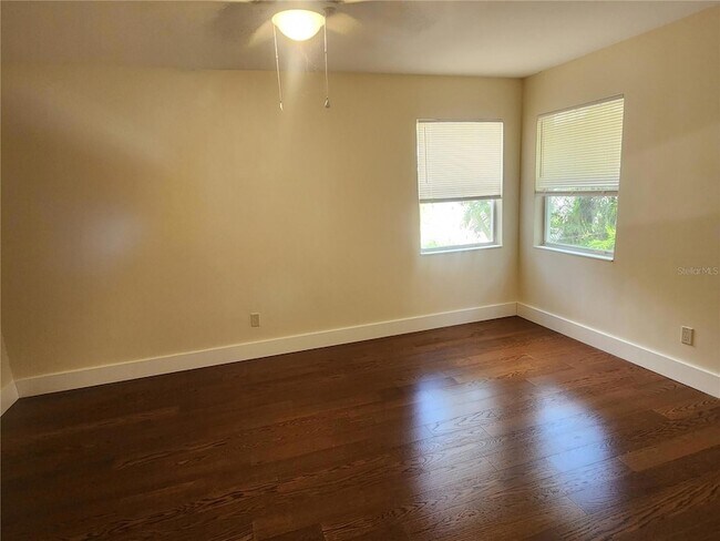 Building Photo - 565 Golden Gate Point