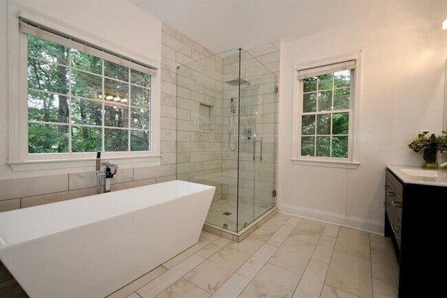 Building Photo - 460 Summer Breeze Ct.