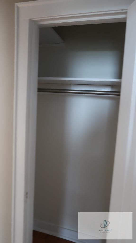 Building Photo - 1209 W Sherwin Ave