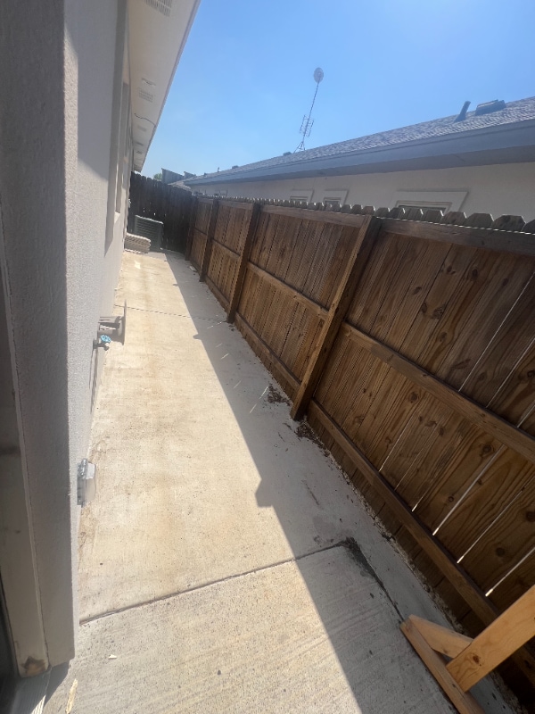 Building Photo - 904 E la Cantera Ave