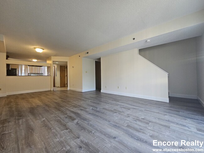 Building Photo - 150 N Beacon St