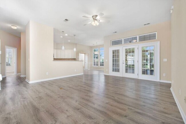 Building Photo - 414 Carriage Lake Dr