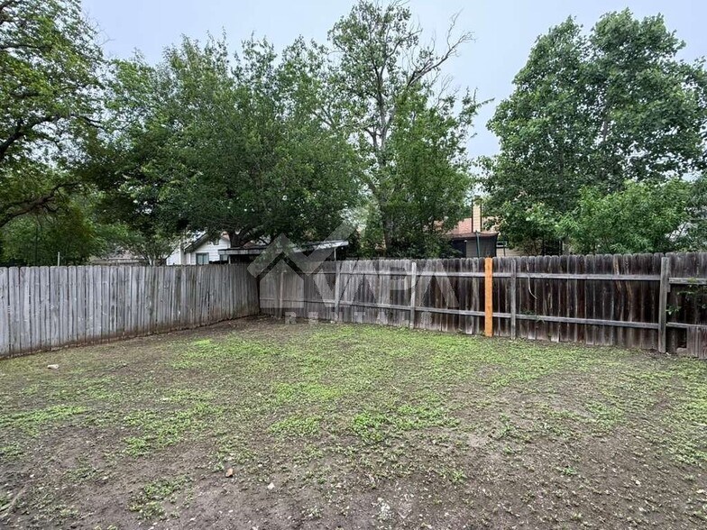 Building Photo - 7135-7135 Grassy Trail
