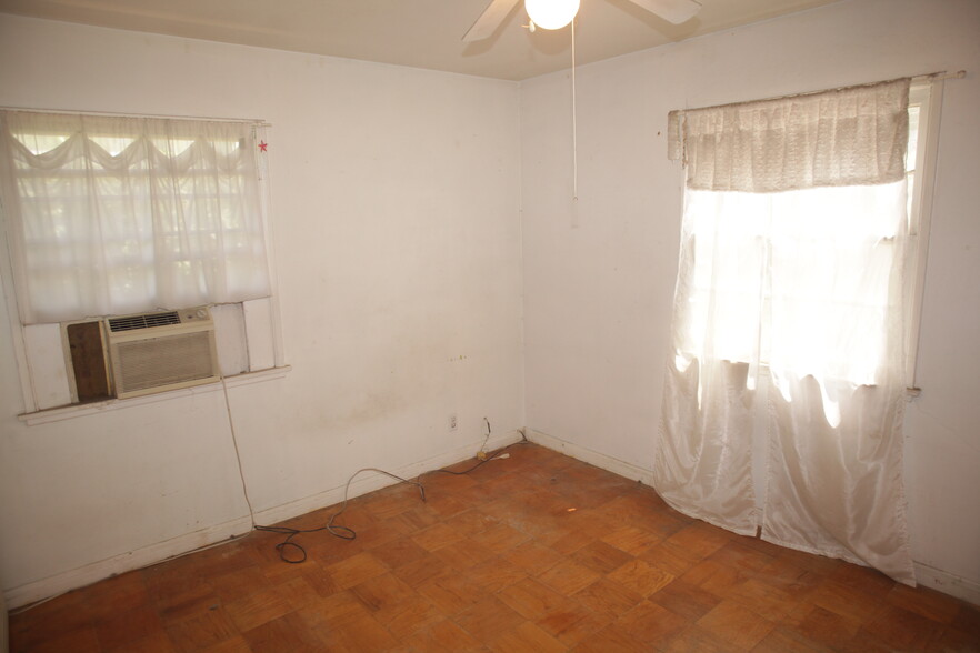 Building Photo - 22715 Sherman Way