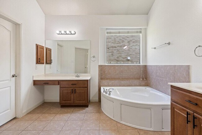 Building Photo - 2617 Salorn Way