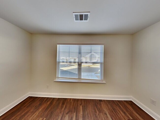 Building Photo - 2068 Williamshire Ln