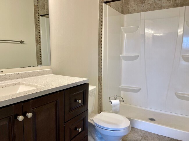 Building Photo - BEAUTIFUL THREE LEVEL TOWNHOME IN NORTH STAFFORD!