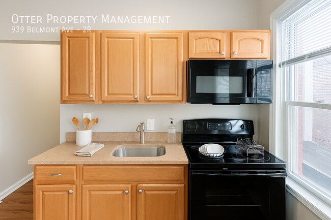 Building Photo - 939 Belmont Ave