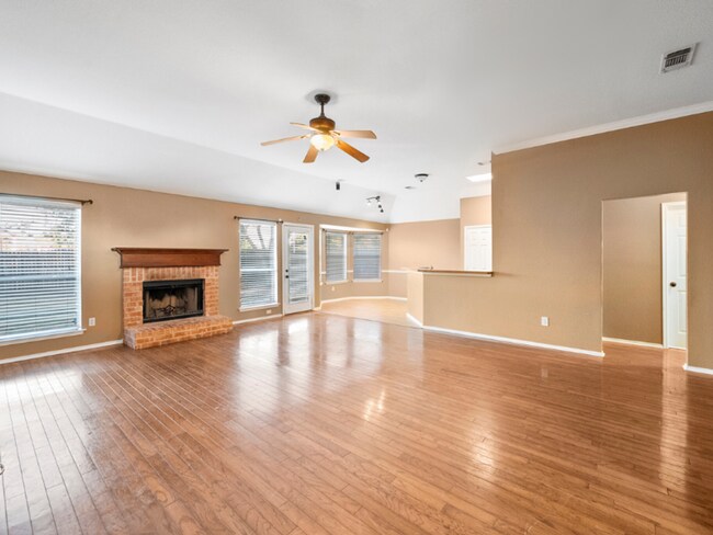 Building Photo - Burleson 3/2/2