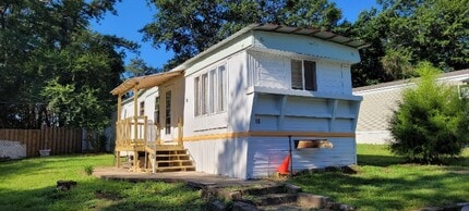 Building Photo - 205-437 Holt Ave