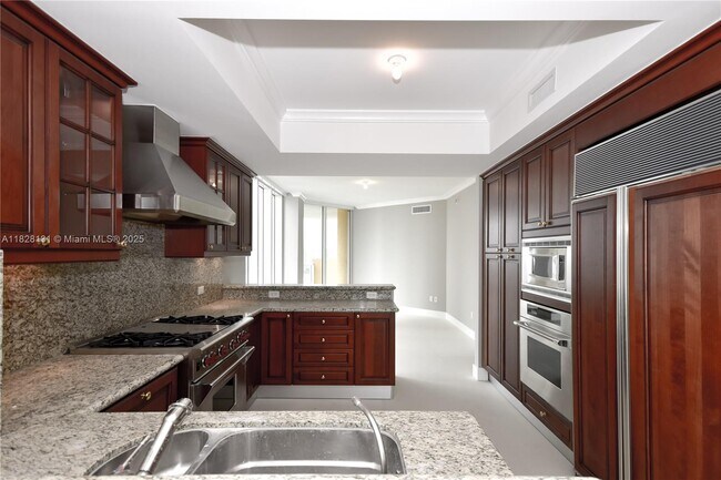 Building Photo - 17875 Collins Ave