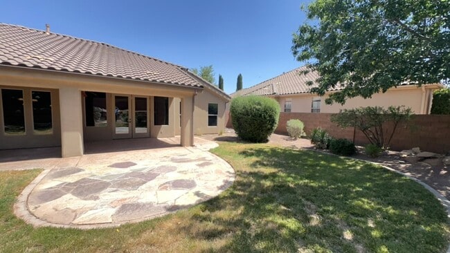 Building Photo - This Gorgeous Home is in the Tonaquint Ter...