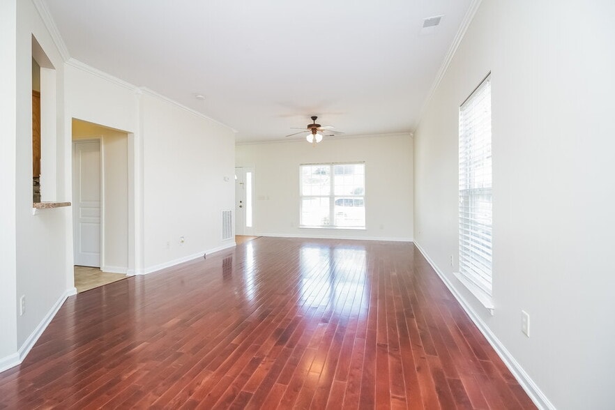 Building Photo - 7871 Rainey Dr