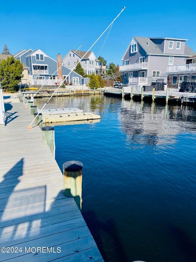 Building Photo - 308 Cove Dr