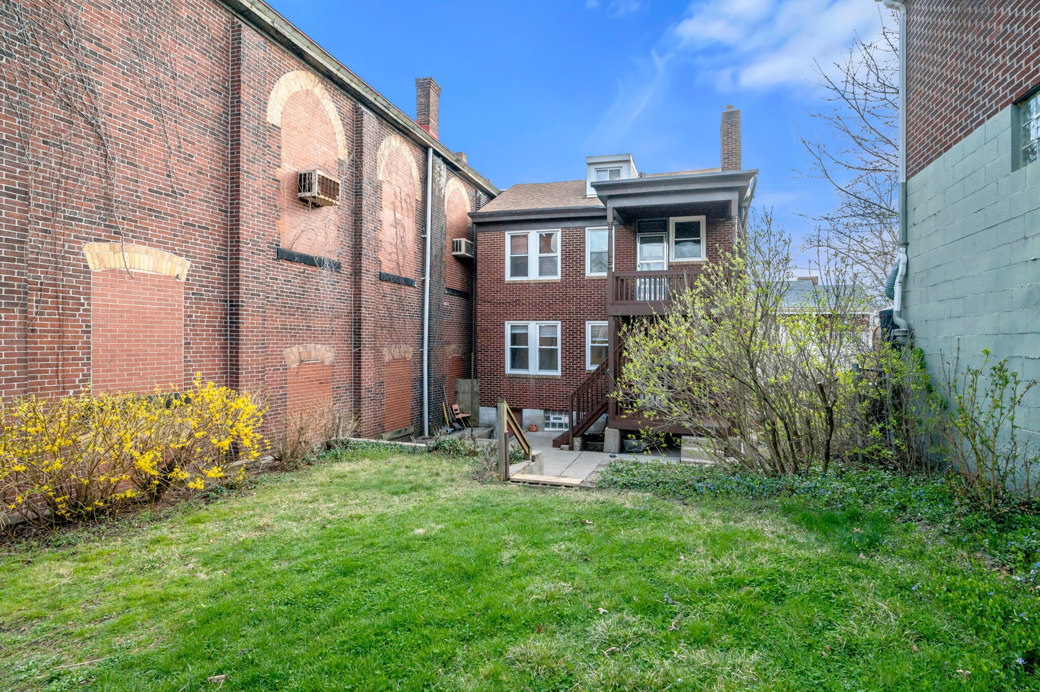 Building Photo - 227 45th St