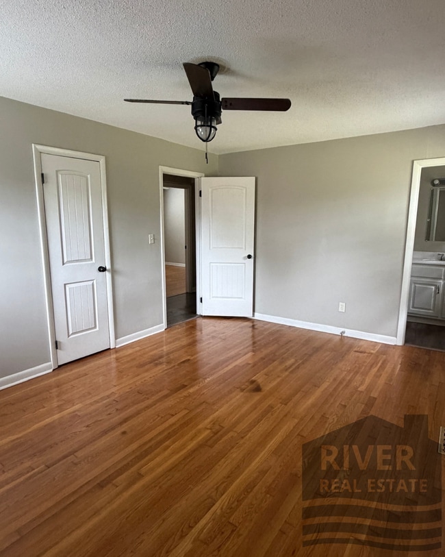 Building Photo - 2150 Estaline Dr