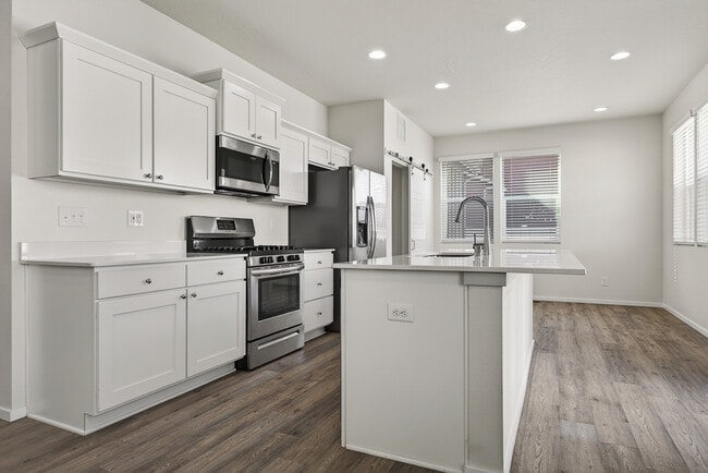 Building Photo - 1007 N Viewmont Rd