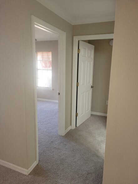 Building Photo - 3591 Kernan Blvd S