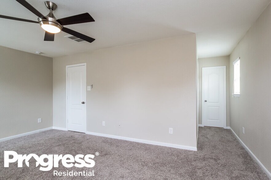 Building Photo - 29327 Legends Green Dr