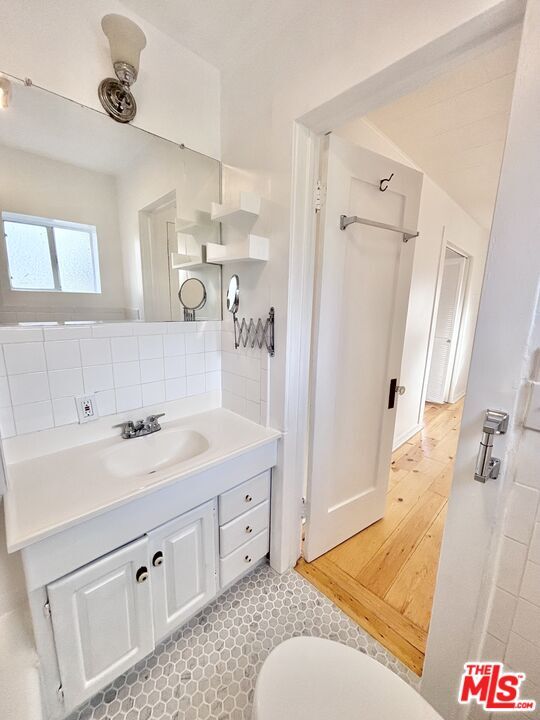 Building Photo - 2339 1/2 Norwalk Ave