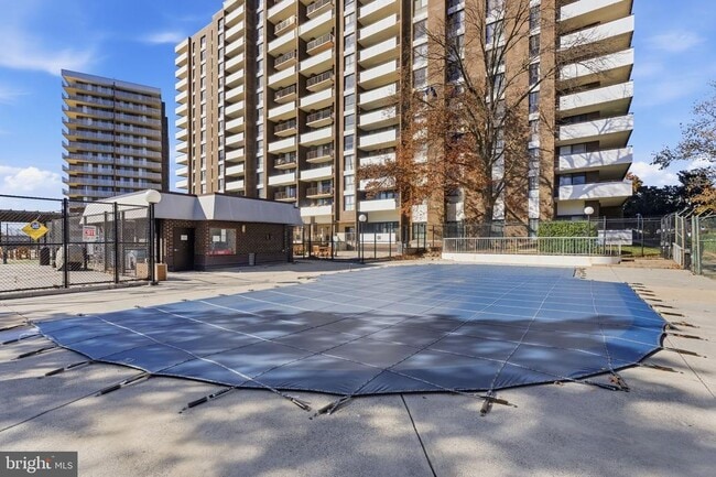 Building Photo - 250 S Reynolds St