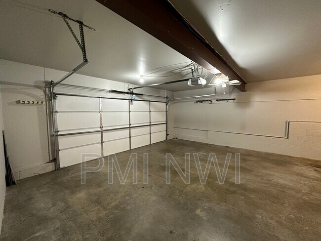 Building Photo - 219 Sandalwood Dr