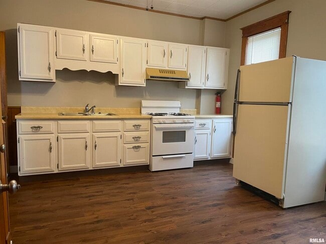 Building Photo - 1721 W 16th St