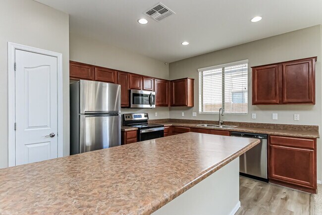 Building Photo - 3433 E Arianna Ave