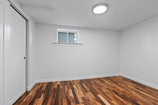 Building Photo - 4bd/2.75ba Seattle Home