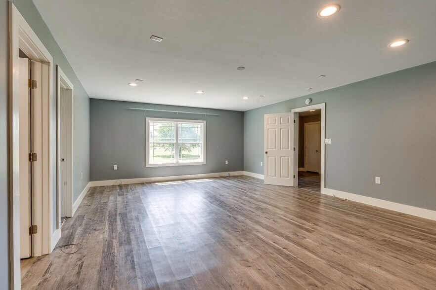 Building Photo - 279 Stones River Rd