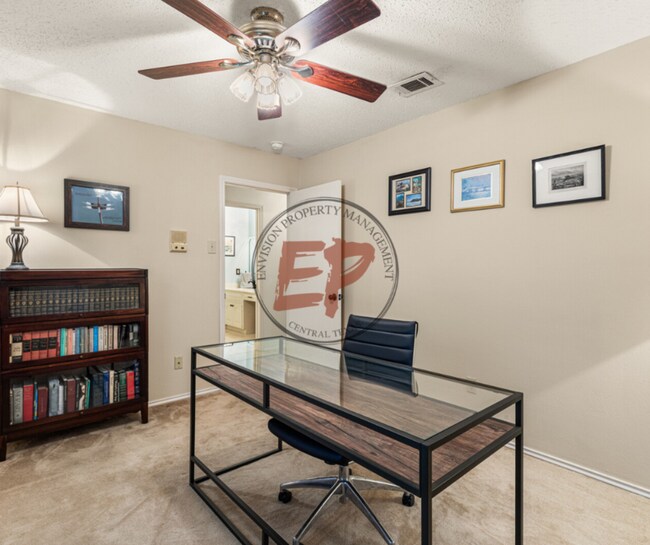 Building Photo - 712 Willow Creek Dr