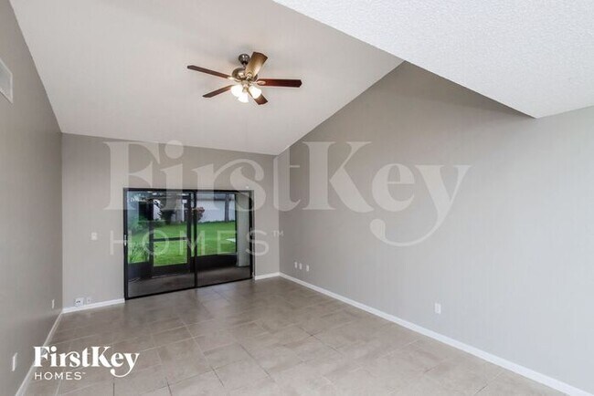 Building Photo - 1739 Goldfinch Ct