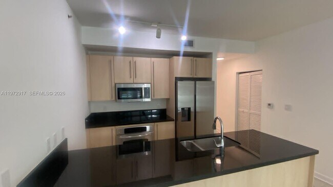 Building Photo - 1111 SW 1st Ave