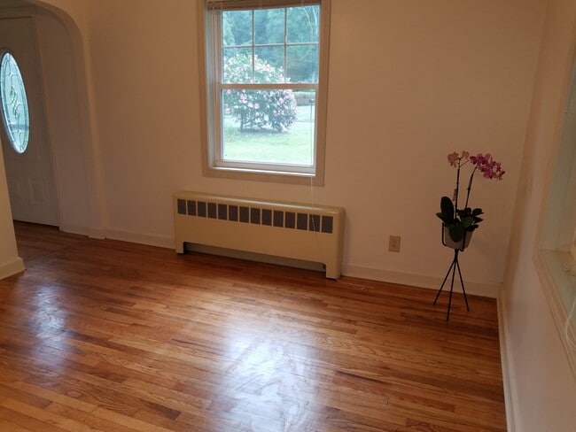 Building Photo - 68 Blatchley Ave