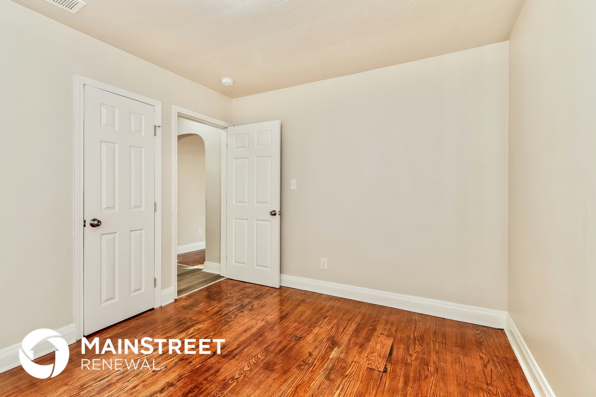 Building Photo - 1025 S 40th St