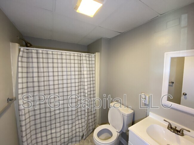 Building Photo - 110 N York St