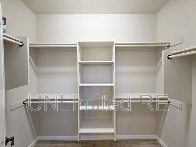 Building Photo - 308 Spirit Cir