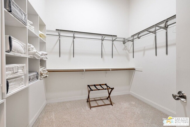 Building Photo - 88 Vía Las Flores