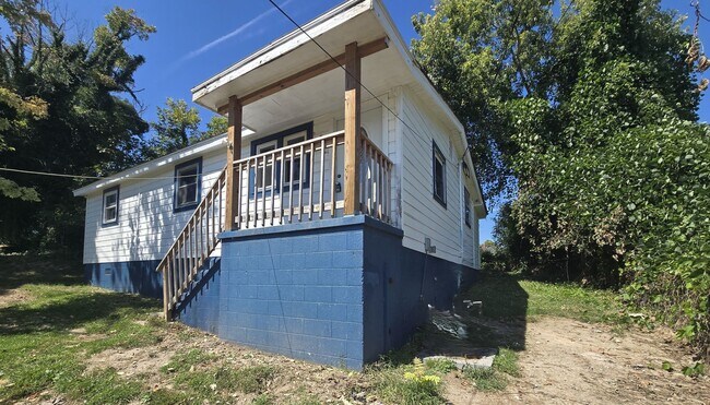 Building Photo - Lenoir 3/1 Close to J.E. Broyhill Park