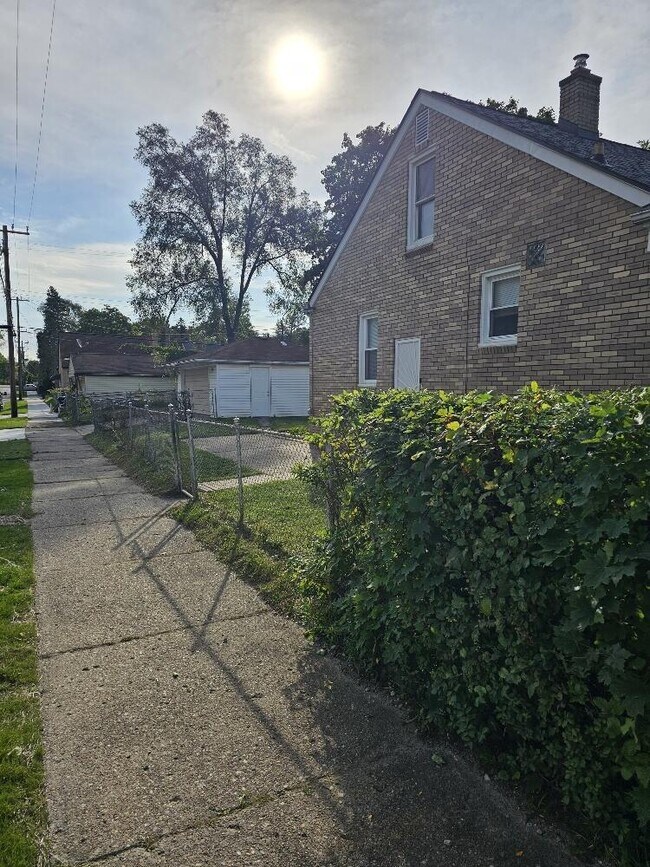 Building Photo - 9658 Beaverland St