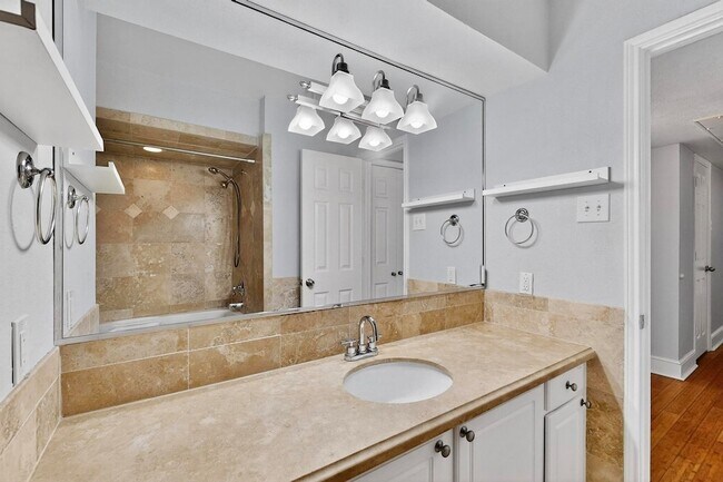 Building Photo - 7736 Meadow Rd