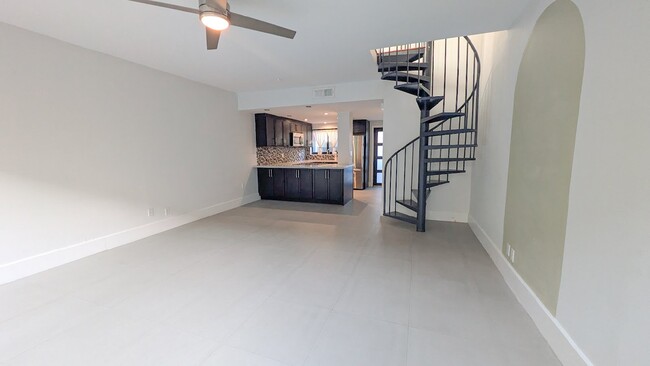 Building Photo - Spacious & Stylish Coconut Grove Townhouse!