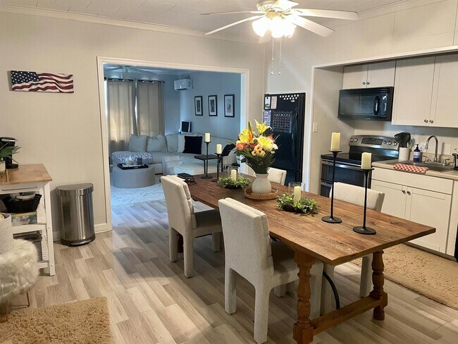 Building Photo - 2023 S Suzanne Cir