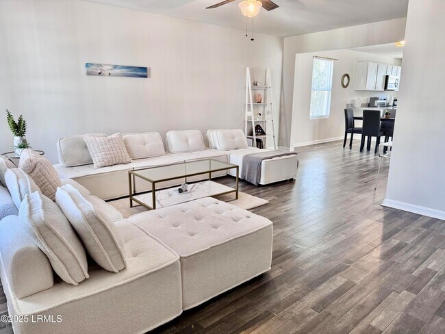 Building Photo - 23 Island Breeze Ln