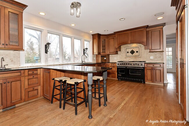 Building Photo - 756 Stonegate Rd