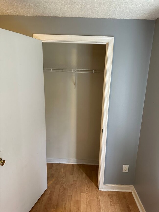 Building Photo - 3 bed 2 bed house in Henrico! Big yard, la...