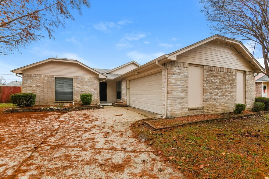 Primary Photo - 426 Rifleman Trail